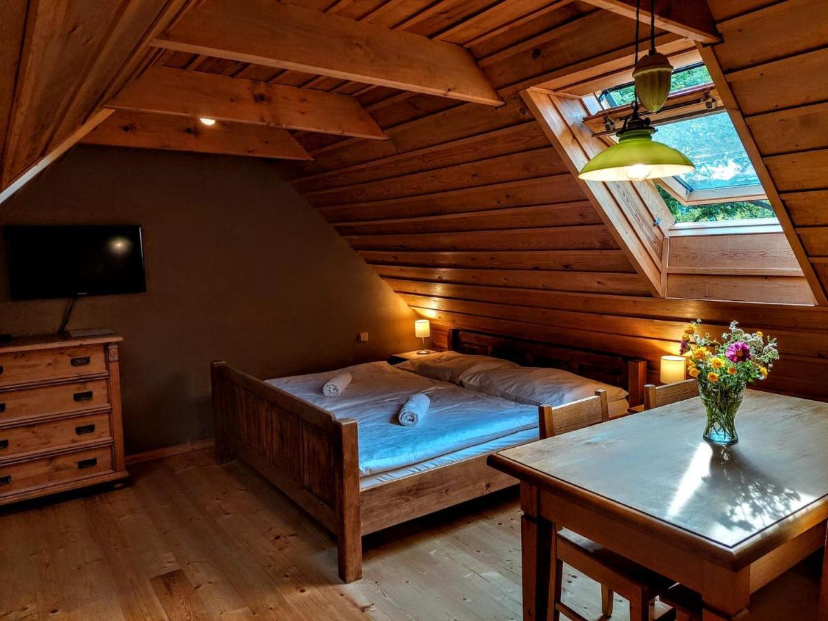 Apartmany Cerveny Dvur Chvalšiny Extérieur photo